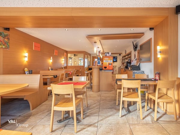 Charmant et chaleureux café bar restaurant à Borzuat 1