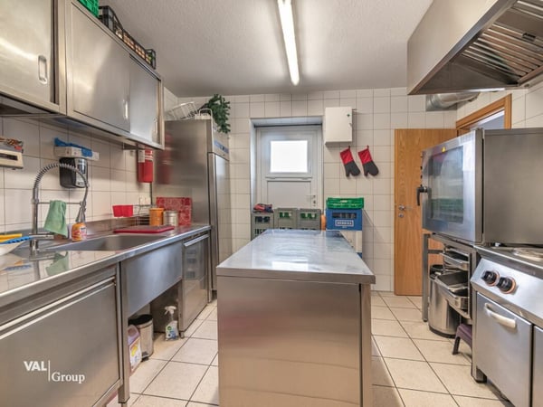 Charmant et chaleureux café bar restaurant à Borzuat 3