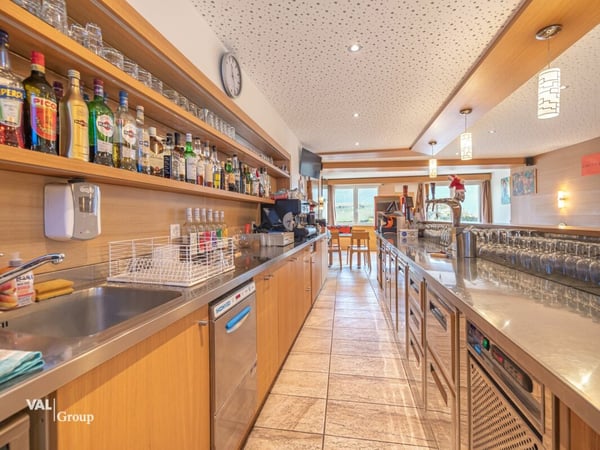 Charmant et chaleureux café bar restaurant à Borzuat 2