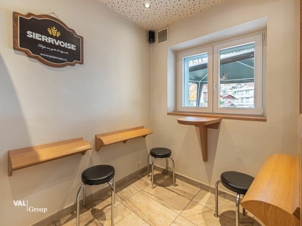 Charmant et chaleureux café bar restaurant à Borzuat 6