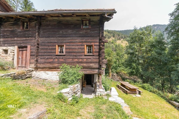 Liebhaberobjekt-Ein Stück Geschichte im Herzen der Walliser Natur 16