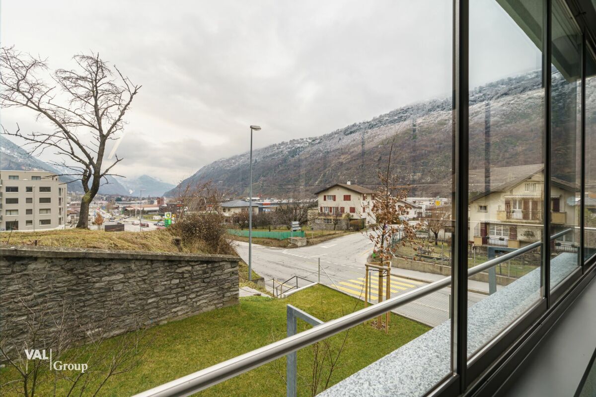 Service center in an excellent location with versatile usage possibilities
