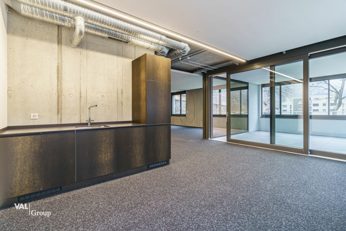 Service center in an excellent location with versatile usage possibilities