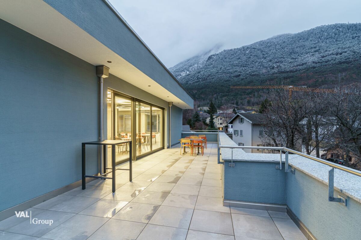 Service center in an excellent location with versatile usage possibilities