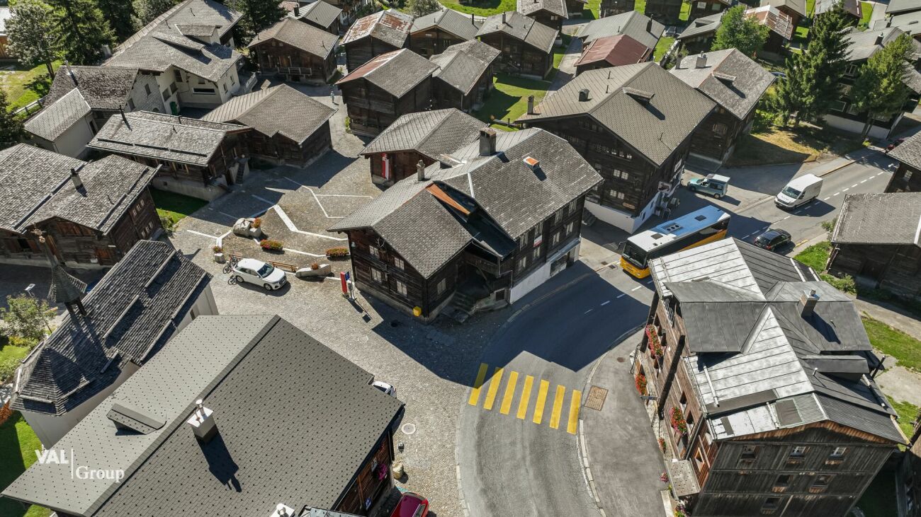 Casa multifamiliare nostalgica come progetto di ristrutturazione con possibilità di utilizzo redditizie