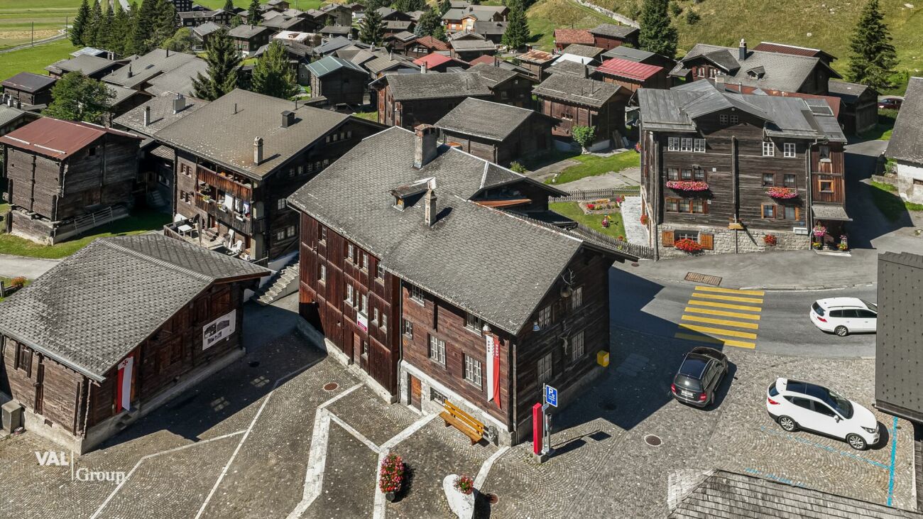 Casa multifamiliare nostalgica come progetto di ristrutturazione con possibilità di utilizzo redditizie