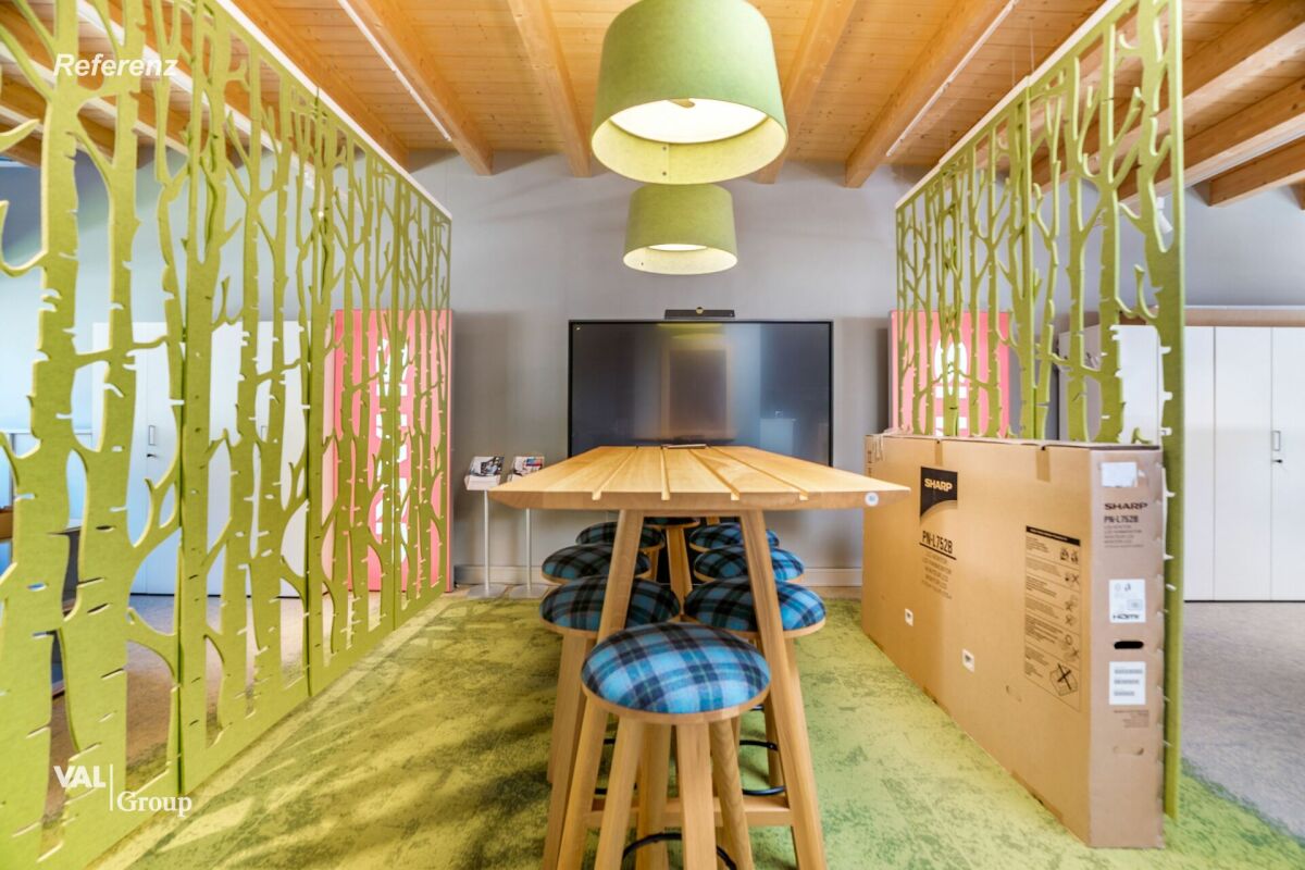 Modern commercial hall for versatile use in prime location for rent