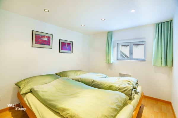 Umfassend renovierte Wohnung mit spektakulärer Aussicht und historischem Flair 5