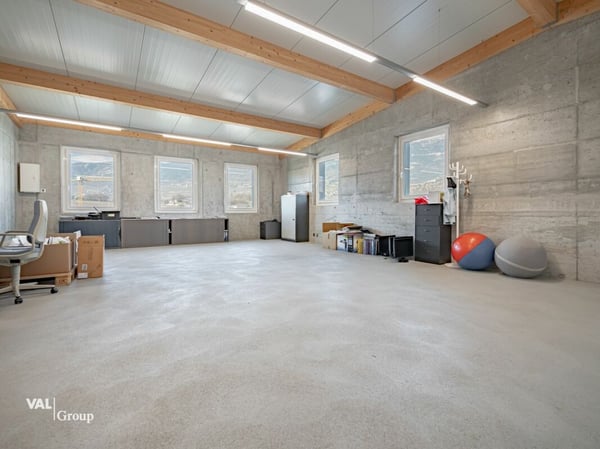 Halle commerciale moderne avec rendement attractif 8