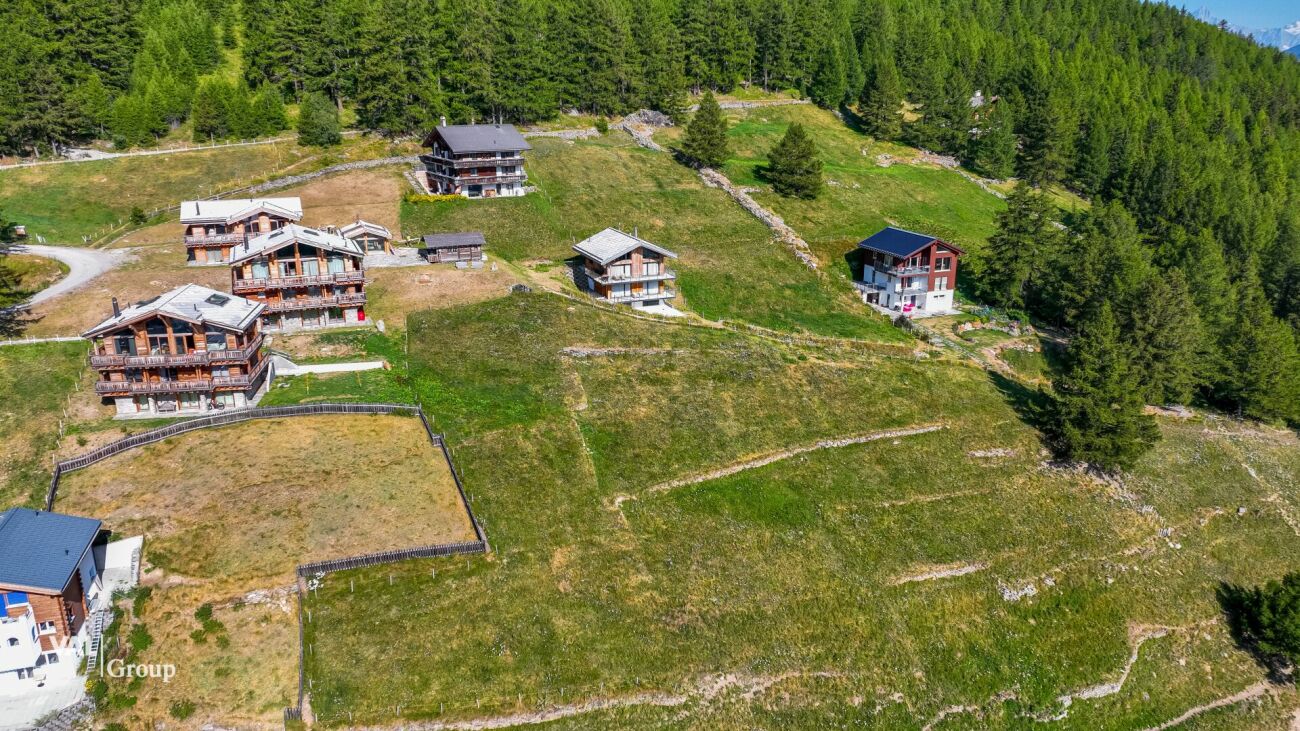 Beautiful building plots with a grandiose view in Saas-Fee