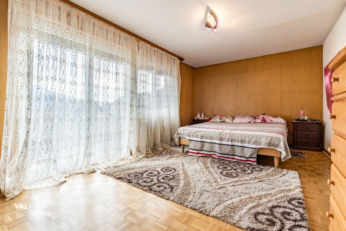 Merveille d'espace avec charme - duplex de 6,5 pièces au cœur de Salgesch