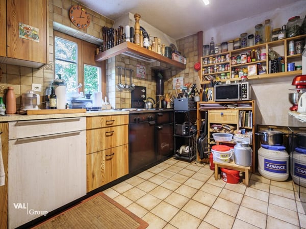 Maison villageoise de deux appartements, avec dépendances, à quelques pas de Sion 6