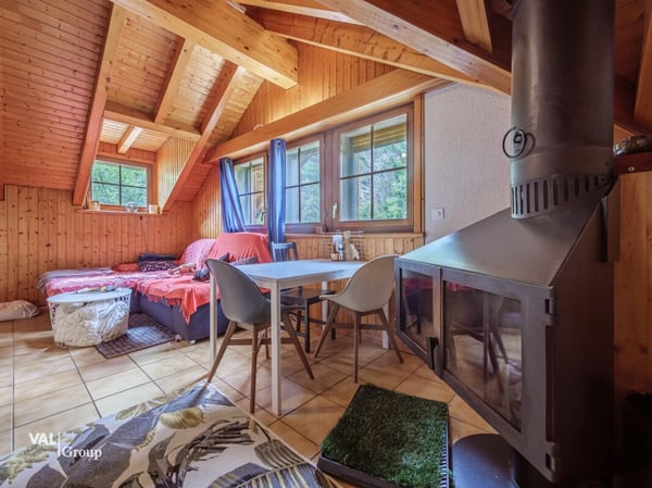 Maison villageoise de deux appartements, avec dépendances, à quelques pas de Sion 11