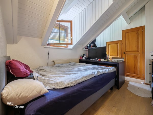 Maison villageoise de deux appartements, avec dépendances, à quelques pas de Sion 15