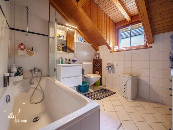 Maison villageoise de deux appartements, avec dépendances, à quelques pas de Sion 13