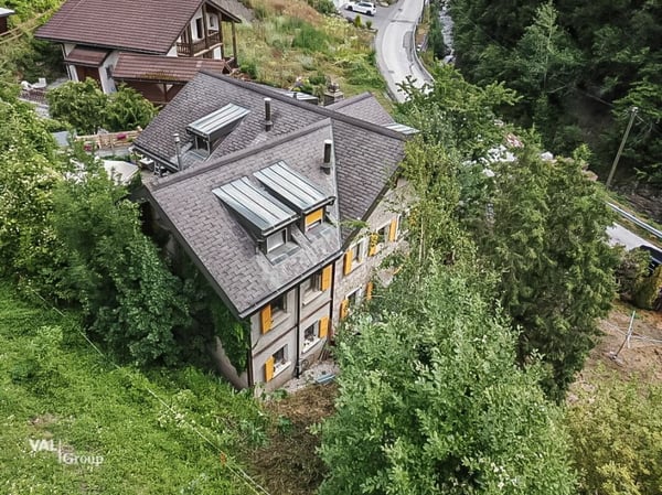 Maison villageoise de deux appartements, avec dépendances, à quelques pas de Sion 1