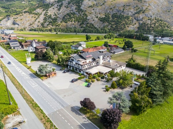 Superior Hotel inkl. Entwicklungsprojekt auf insgesamt 6'000 m2 Grundstück 1