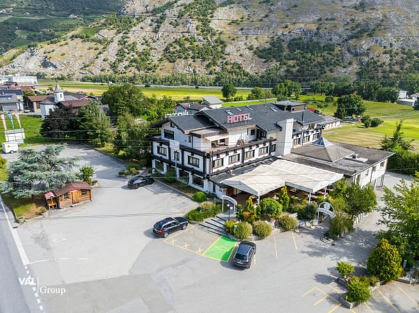 Superior Hotel inkl. Entwicklungsprojekt auf insgesamt 6'000 m2 Grundstück 24