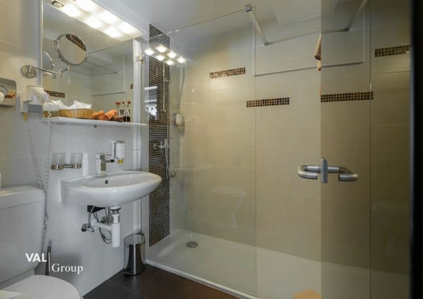 Superior Hotel inkl. Entwicklungsprojekt auf insgesamt 6'000 m2 Grundstück 20