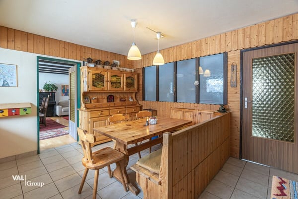 Mehrfamilienhaus mit 1 grosszügigen Wohneinheiten 12