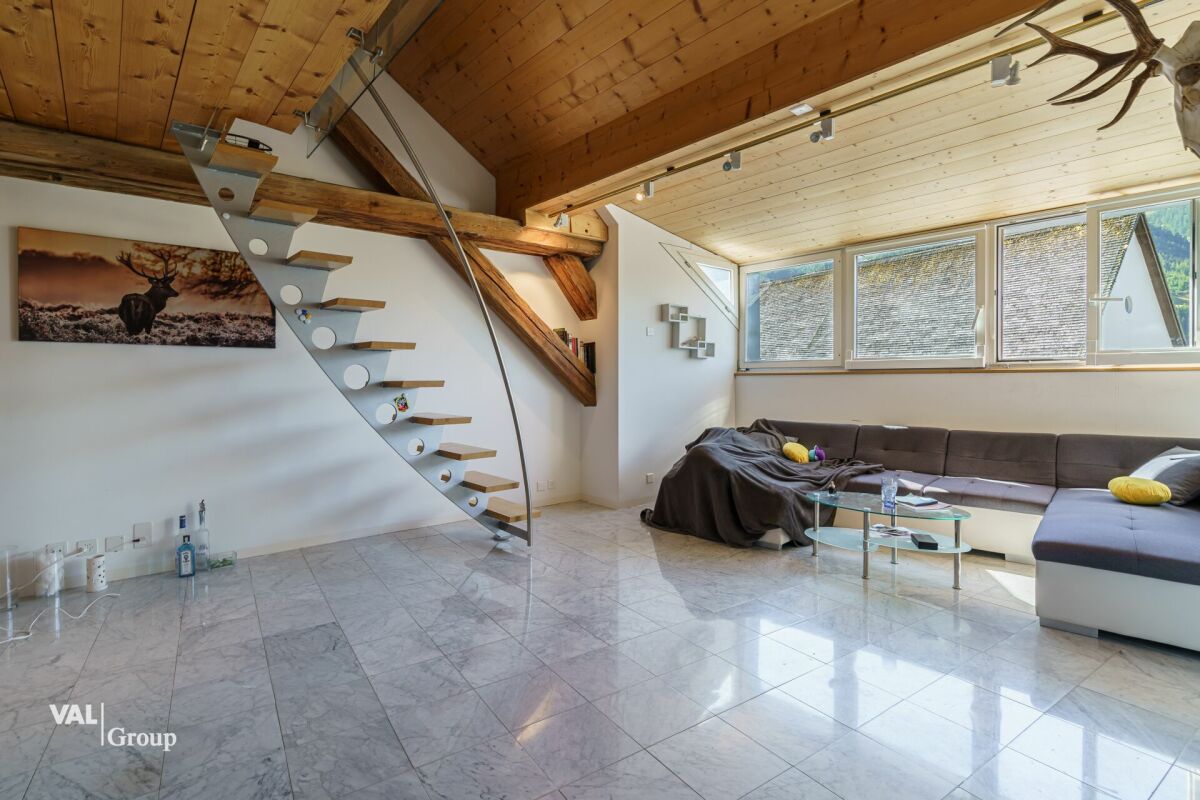 Attraente attico con galleria e standard di costruzione di alta qualità