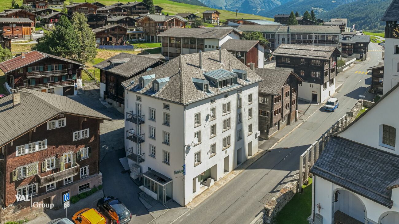 Attraente attico con galleria e standard di costruzione di alta qualità