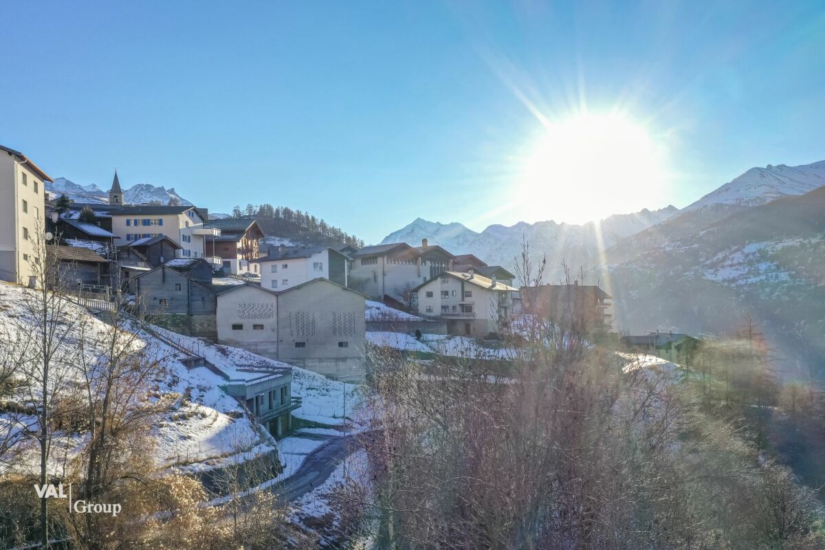 Stalla, fienile e garage in una bella posizione