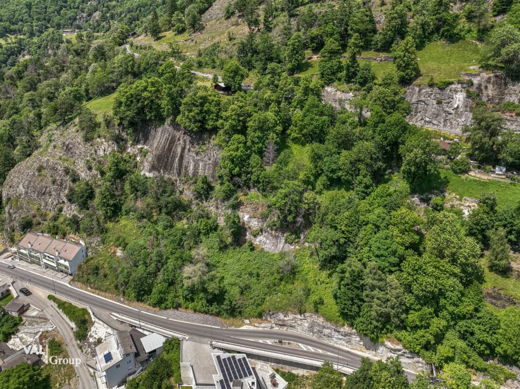 Building land with unobstructable far-reaching views
