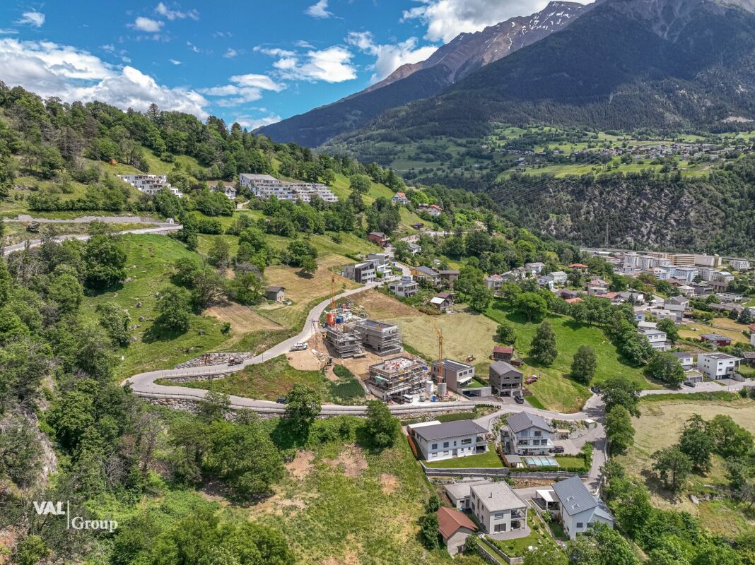 Building land with unobstructable far-reaching views