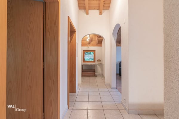 Grosszügiges Mehrfamilienhaus im Grünen 8