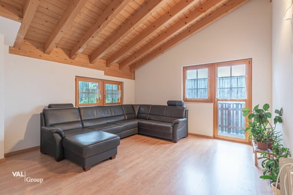 Grosszügiges Mehrfamilienhaus im Grünen 5