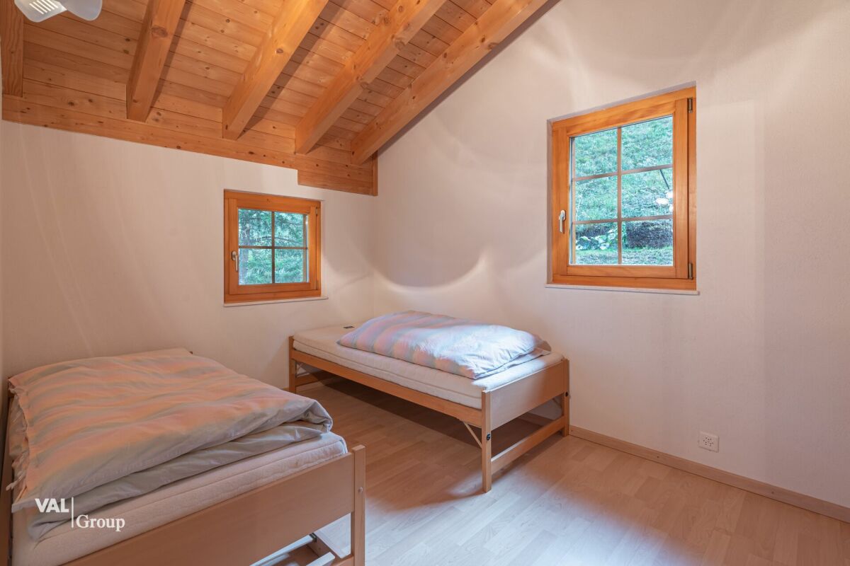 Maison multifamiliale spacieuse dans un environnement verdoyant