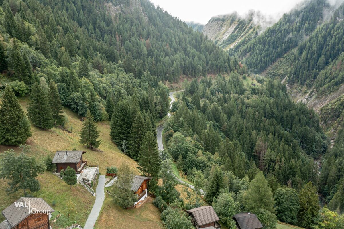 Maison multifamiliale spacieuse dans un environnement verdoyant
