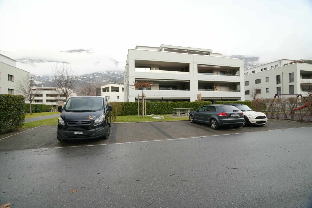 Parcheggio esterno in affitto in posizione centrale / Visp West