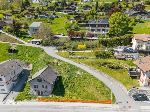 Terrain idéalement situé pour projet de 3 appartements, permis en force 4