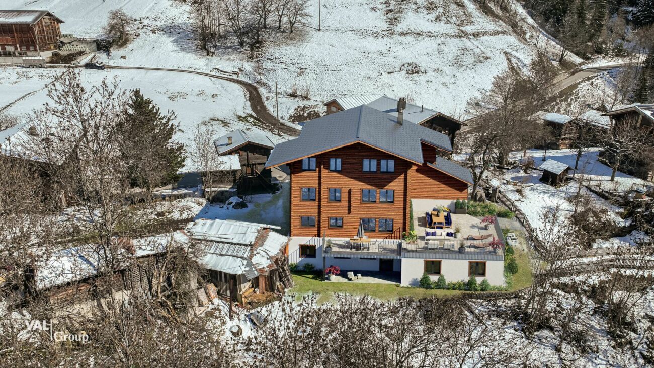 Projet de construction dans un cadre idyllique : Maisons de rêve avec vue sur les montagnes