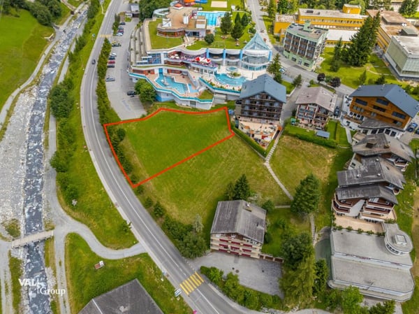 Im Herzen von Leukerbad: Entwicklungspotenzial auf höchstem Niveau 2