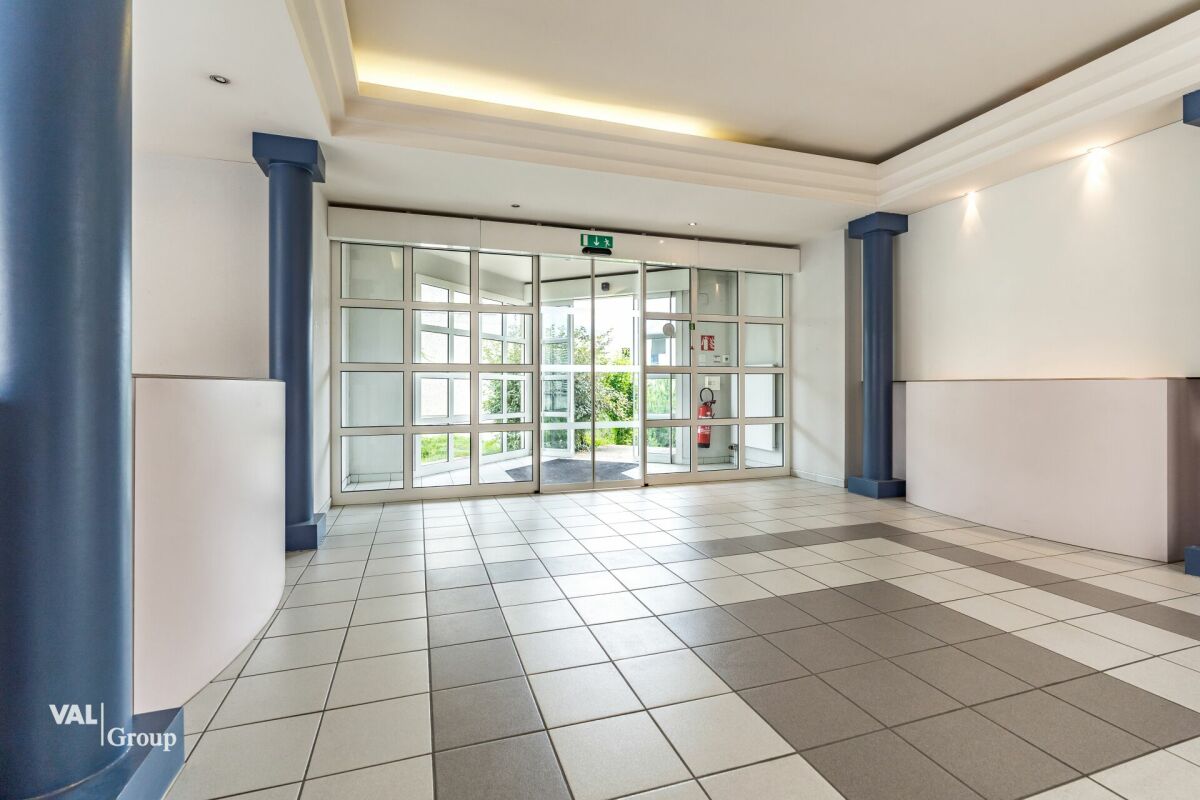 Espace administratif moderne et lumineux
