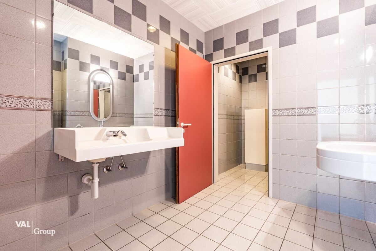 Espace administratif moderne et lumineux