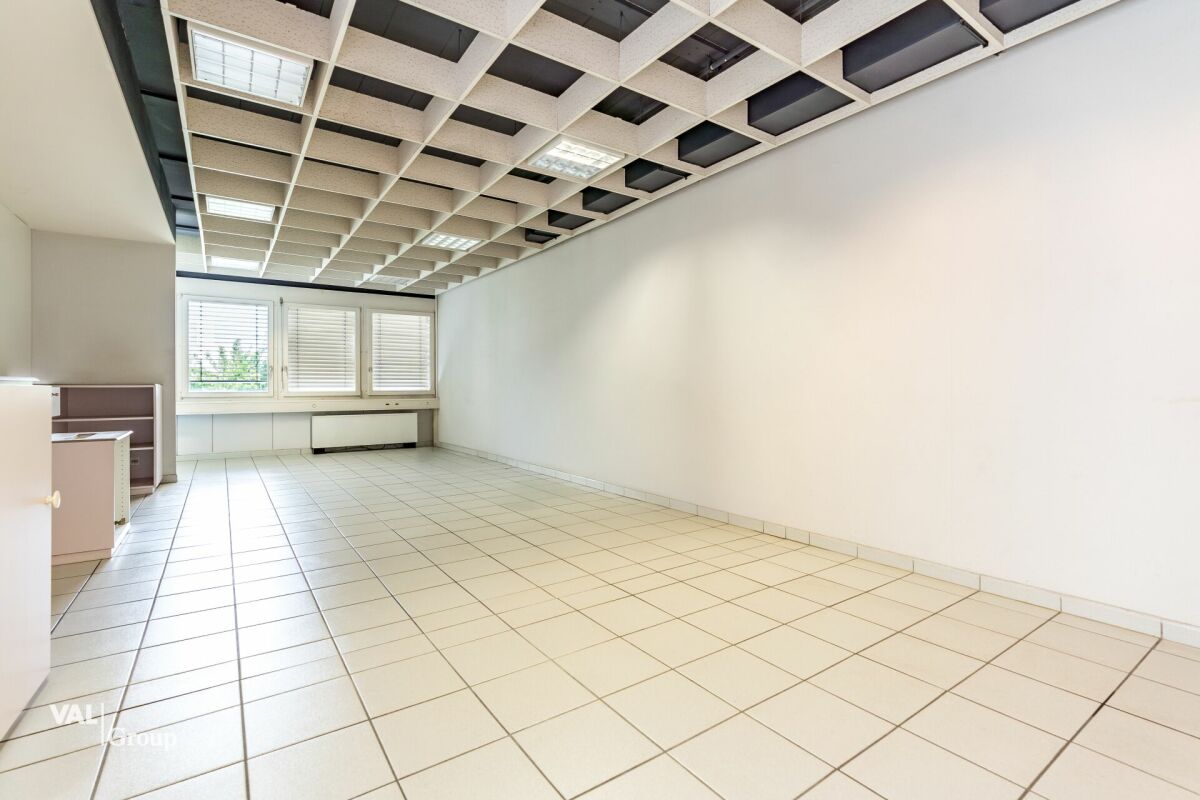 Espace administratif moderne et lumineux