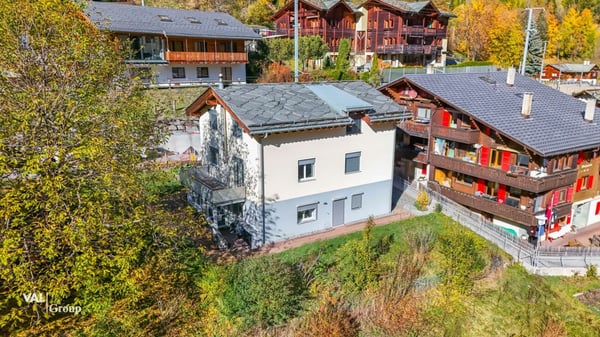 grosszügiges Haus mit zwei Einheiten und Baulandparzelle 3