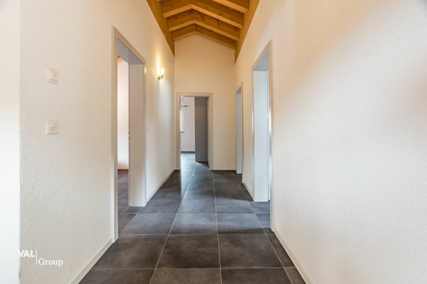 grosszügiges Haus mit zwei Einheiten und Baulandparzelle 11