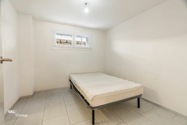 grosszügiges Haus mit zwei Einheiten und Baulandparzelle 23
