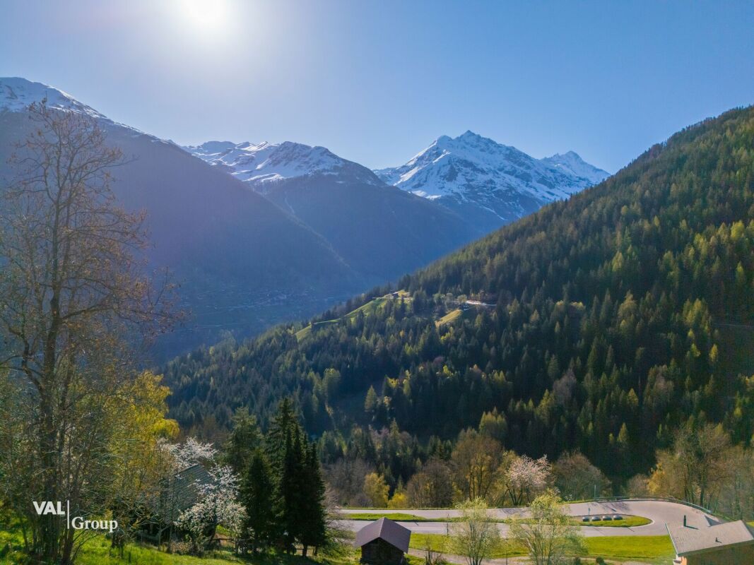 Superbe parcelle constructible à l'entrée de Grimentz, emplacement stratégique et potentiel exceptionnel