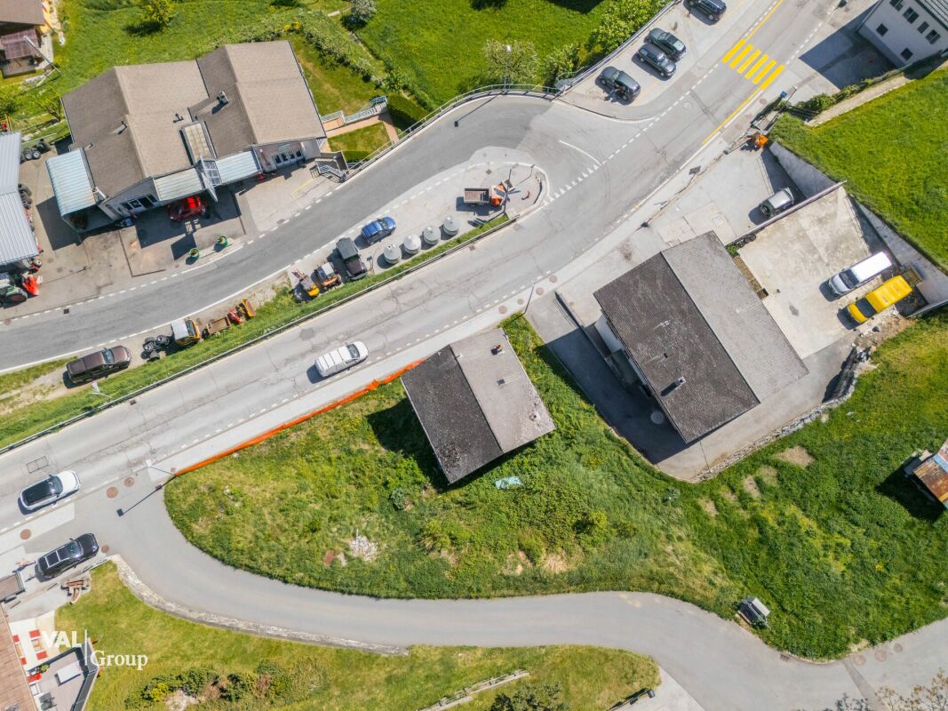 Terrain idéalement situé pour projet de 3 appartements, permis en force