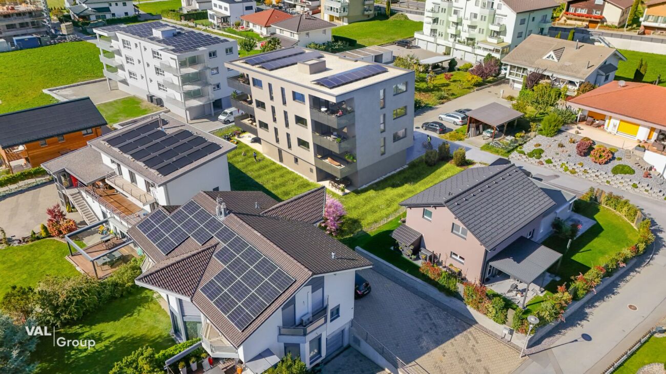 Moderne Neubauwohnung mit Balkon und Bergsicht