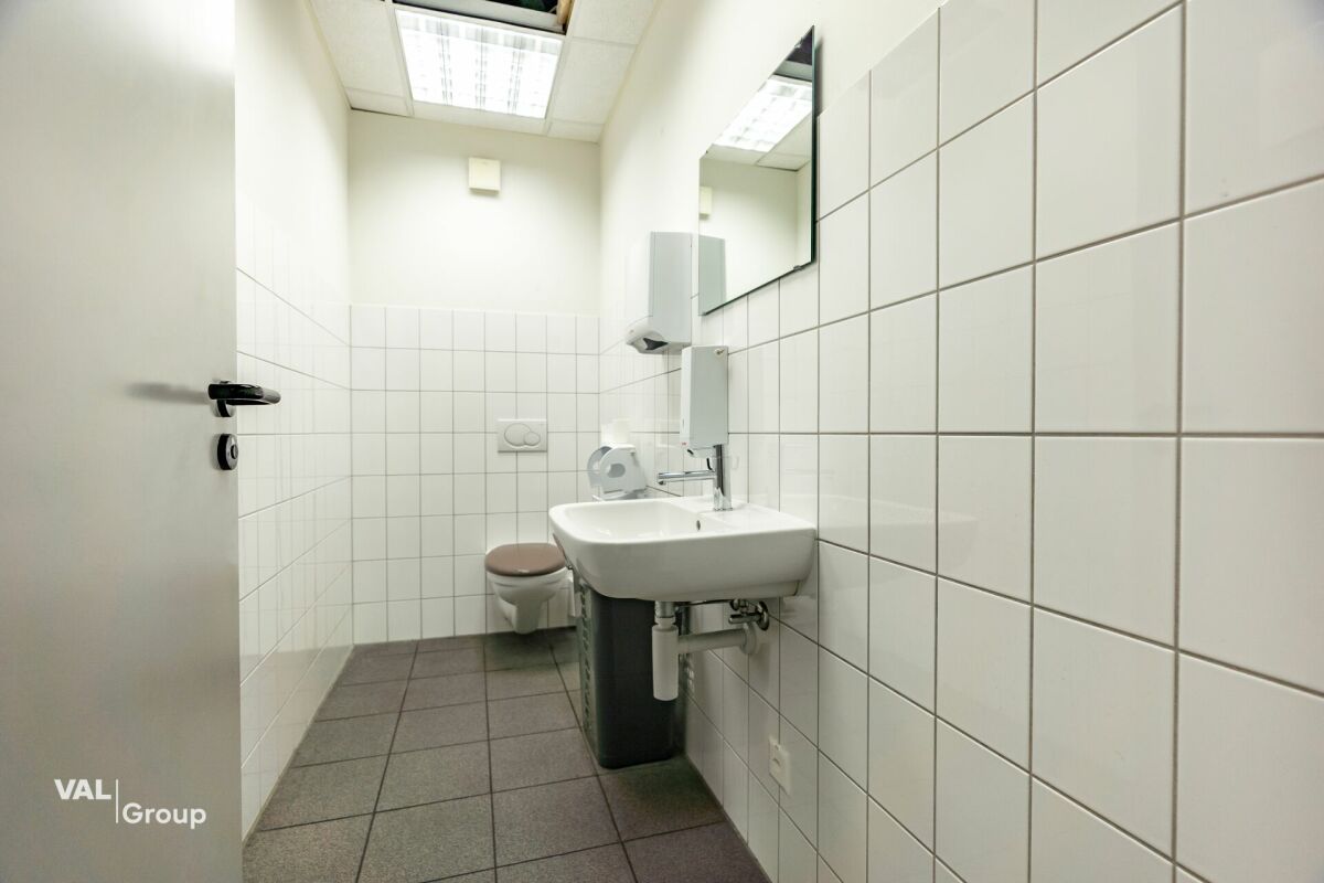 Moderne Gewerbehalle im Fachmarkt «Dreispitz»