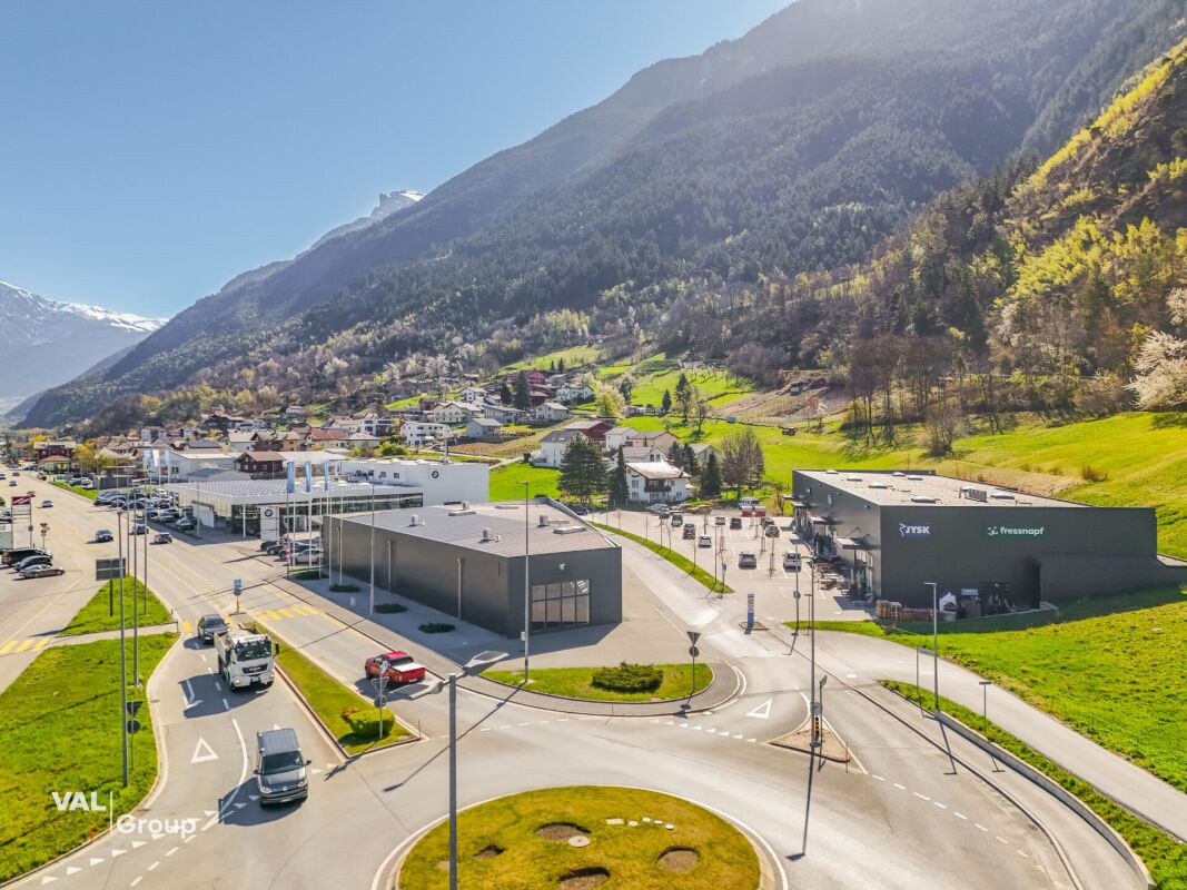 Moderne Gewerbehalle im Fachmarkt «Dreispitz»
