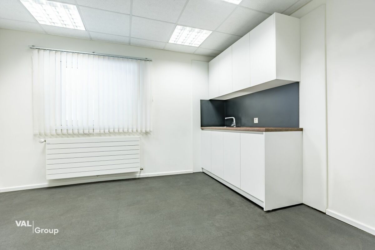 Moderne Gewerbehalle im Fachmarkt «Dreispitz»