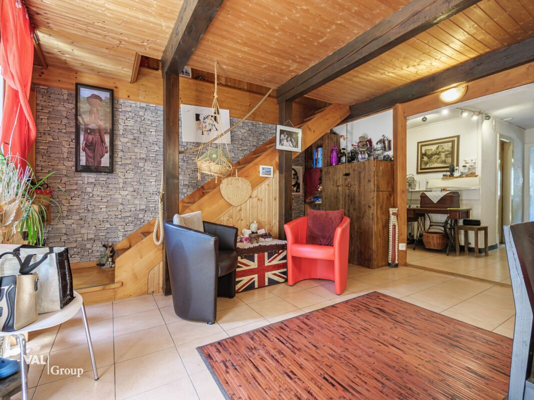 Fort potentiel à deux pas de Sion - Maison avec dépendances